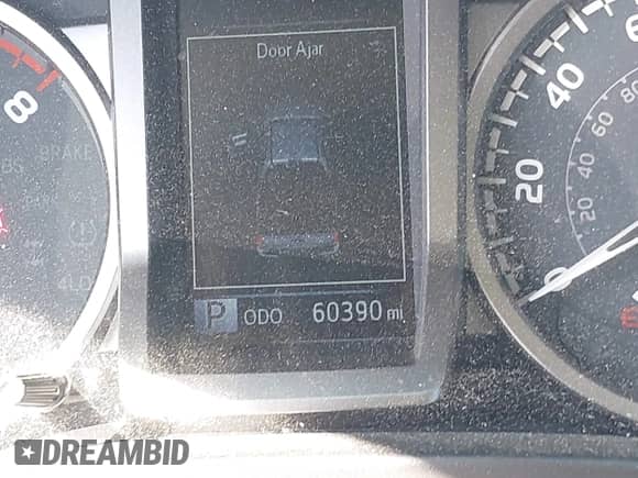2021 Toyota Tacoma SR5 z VIN 3TYDZ5BN7MT003983, wystawiony jako IAAI lot #42052633 z przebiegiem 60 390 mil mil oraz . Historia ofert i sprzedaży dostępna na DreamBid. Obrazek 7.