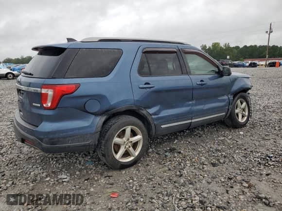 2018 Ford Explorer XLT z VIN 1FM5K7DH1JGC47217, wystawiony jako Copart lot #68402695 z przebiegiem 120 637 mil mil oraz Szkoda całkowita • Salvage title. Historia ofert i sprzedaży dostępna na DreamBid. Obrazek 3.