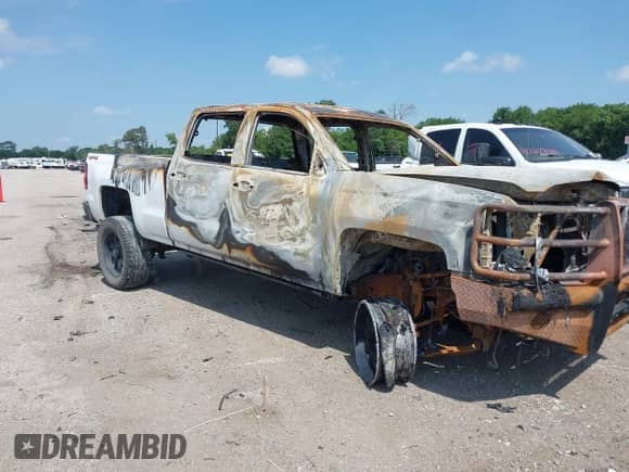 2015 Chevrolet Silverado 2500HD Work Truck z VIN 1GC1KUEG0FF156704, wystawiony jako IAAI lot #42683155 z przebiegiem Nie podano mil oraz . Historia ofert i sprzedaży dostępna na DreamBid. Obrazek 11.