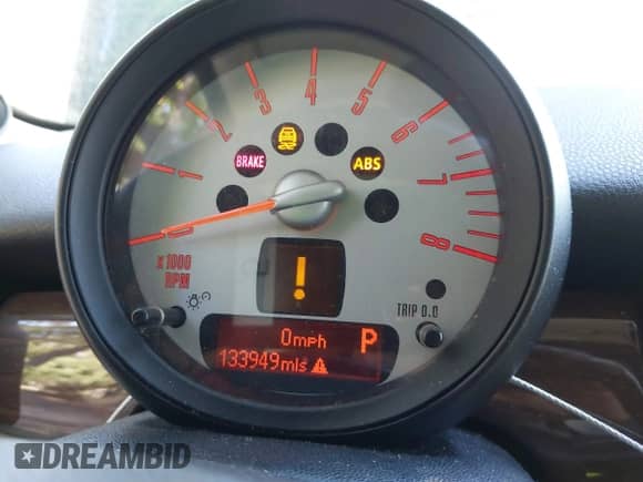 2011 MINI Hardtop S z VIN WMWSV3C5XBTY12732, wystawiony jako IAAI lot #43368492 z przebiegiem 133 949 mil mil oraz . Historia ofert i sprzedaży dostępna na DreamBid. Obrazek 7.