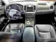 2018 Chrysler 300 Touring L z VIN 2C3CCAAG6JH285925, wystawiony jako Copart lot #64997845 z przebiegiem Nie podano mil oraz Szkoda całkowita • Salvage title. Historia ofert i sprzedaży dostępna na DreamBid. Obrazek 8.