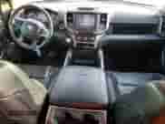 2020 Ram 1500 Laramie с VIN 1C6SRFDT0LN124936, выставлен на аукционе Copart как лот 65420705 с пробегом 76 676 миль миль и Списание • Salvage title. История ставок и продаж доступна на DreamBid. Изображение 8.