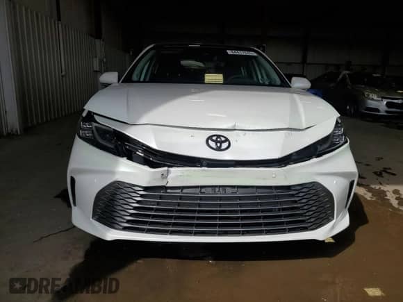 2025 Toyota Camry LE with VIN 4T1DAACK7SU552393, listed as a Copart auction lot 84417645 with 10,032 mi miles and Salvage title. Bid and sale history available at DreamBid. Image 5.