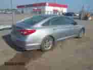 2017 Hyundai Sonata 2.4L z VIN 5NPE24AF3HH594432, wystawiony jako IAAI lot #42892040 z przebiegiem 358 183 mil mil oraz . Historia ofert i sprzedaży dostępna na DreamBid. Obrazek 4.