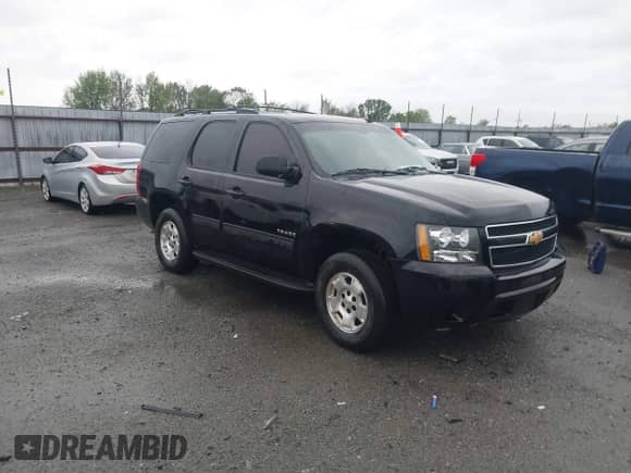 2013 Chevrolet Tahoe LS z VIN 1GNSCAE07DR223062, wystawiony jako IAAI lot #41948276 z przebiegiem 196 616 mil mil oraz . Historia ofert i sprzedaży dostępna na DreamBid. Obrazek 1.