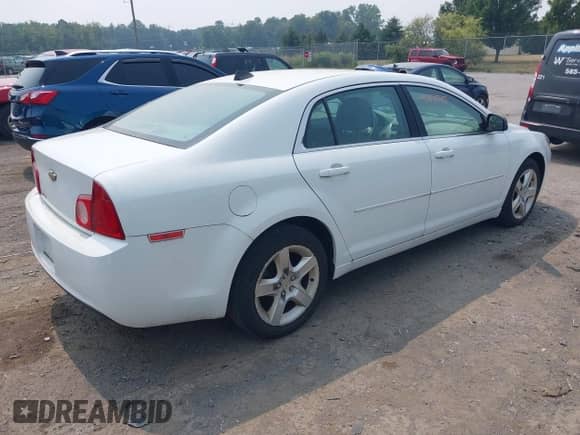 2012 Chevrolet Malibu 1LS z VIN 1G1ZB5E04CF159685, wystawiony jako IAAI lot #42931547 z przebiegiem 103 458 mil mil oraz . Historia ofert i sprzedaży dostępna na DreamBid. Obrazek 4.