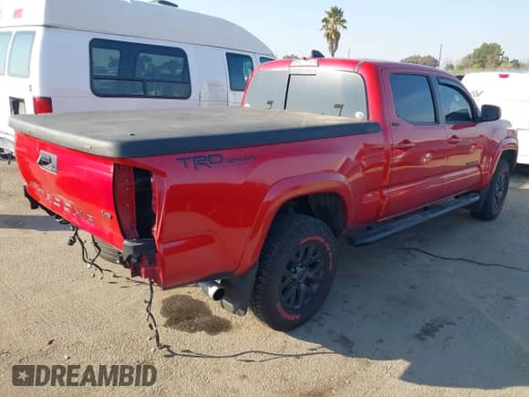 2020 Toyota Tacoma SR5 z VIN 3TMBZ5DN1LM024276, wystawiony jako IAAI lot #41454565 z przebiegiem 76 461 mil mil oraz . Historia ofert i sprzedaży dostępna na DreamBid. Obrazek 4.