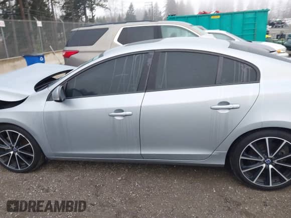 2018 Volvo S60 Dynamic с VIN YV140MTL8J2465284, выставлен на аукционе IAAI как лот 41301104 с пробегом 107 227 миль миль и . История ставок и продаж доступна на DreamBid. Изображение 14.