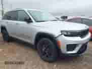 2024 Jeep Grand Cherokee Altitude z VIN 1C4RJHAG9RC109065, wystawiony jako IAAI lot #43547039 z przebiegiem 53 262 mil mil oraz . Historia ofert i sprzedaży dostępna na DreamBid. Obrazek 1.