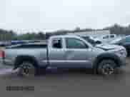 2018 Toyota Tacoma SR5 с VIN 5TFSZ5AN4JX156296, выставлен на аукционе IAAI как лот 41911608 с пробегом 105 340 миль миль и . История ставок и продаж доступна на DreamBid. Изображение 17.
