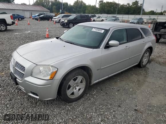 2007 Dodge Magnum with VIN 2D4FV47V17H654132, listed as a Copart auction lot 71409855 with 116,610 mi miles and Salvage title. Bid and sale history available at DreamBid. Image 1.