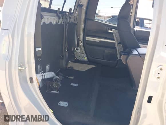 2018 Toyota Tundra SR с VIN 5TFUW5F1XJX752861, выставлен на аукционе IAAI как лот 42443800 с пробегом 72 547 миль миль и . История ставок и продаж доступна на DreamBid. Изображение 20.