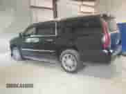 2019 Cadillac Escalade z VIN 1GYS4GKJ7KR327886, wystawiony jako Copart lot #59321585 z przebiegiem 156 070 mil mil oraz Czysty tytuł • Clean title. Historia ofert i sprzedaży dostępna na DreamBid. Obrazek 2.