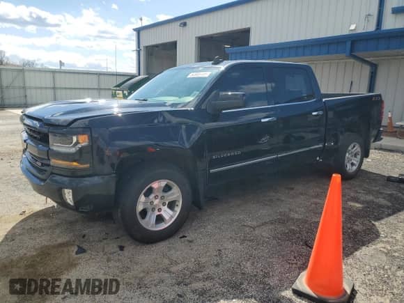 2018 Chevrolet Silverado 1500 LT z VIN 3GCUKREC4JG480415, wystawiony jako Copart lot #50585445 z przebiegiem 87 644 mil mil oraz Szkoda całkowita • Salvage title. Historia ofert i sprzedaży dostępna na DreamBid. Obrazek 1.