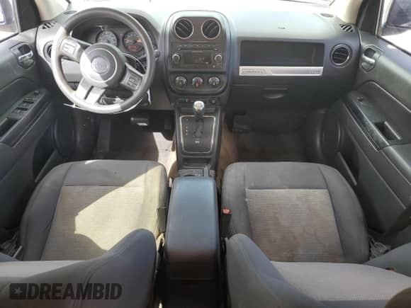 2014 Jeep Compass Sport z VIN 1C4NJCBB3ED679460, wystawiony jako Copart lot #87197415 z przebiegiem 117 309 mil mil oraz Szkoda całkowita • Salvage title. Historia ofert i sprzedaży dostępna na DreamBid. Obrazek 8.