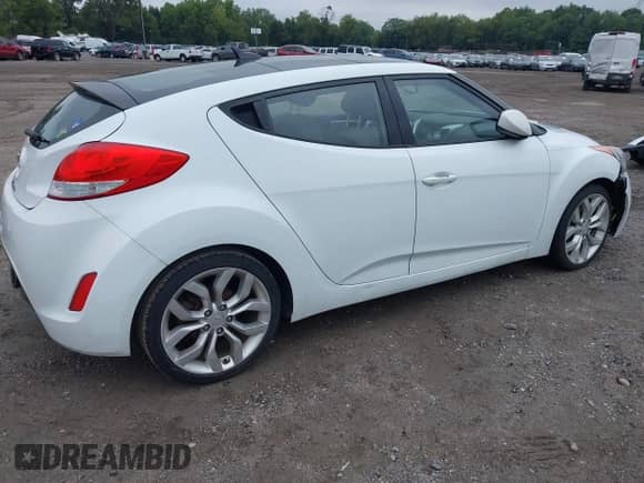 2013 Hyundai Veloster w/Gray Int z VIN KMHTC6AD0DU151892, wystawiony jako IAAI lot #43034606 z przebiegiem 138 148 mil mil oraz . Historia ofert i sprzedaży dostępna na DreamBid. Obrazek 4.