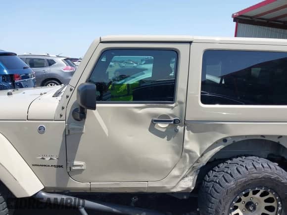 2018 Jeep Wrangler Sahara with VIN 1C4AJWBGXJL811092, listed as a IAAI auction lot 42305620 with 41,021 mi miles and . Bid and sale history available at DreamBid. Image 14.