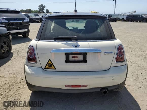 2011 MINI Hardtop with VIN WMWSU3C59BT251488, listed as a Copart auction lot 59236285 with 141,997 mi miles and Clean title. Bid and sale history available at DreamBid. Image 6.