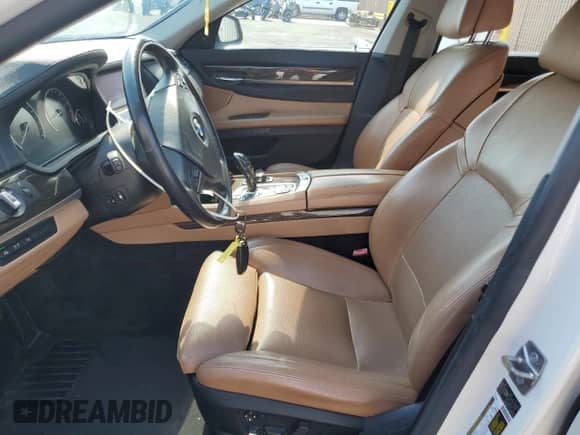 2010 BMW 7 Series 750i z VIN WBAKA8C51ACY36036, wystawiony jako Copart lot #67574805 z przebiegiem 85 113 mil mil oraz Czysty tytuł • Clean title. Historia ofert i sprzedaży dostępna na DreamBid. Obrazek 7.