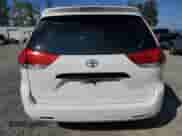 2011 Toyota Sienna с VIN 5TDKA3DC9BS001692, выставлен на аукционе Copart как лот 80827425 с пробегом 188 280 миль миль и Списание • Salvage title. История ставок и продаж доступна на DreamBid. Изображение 6.