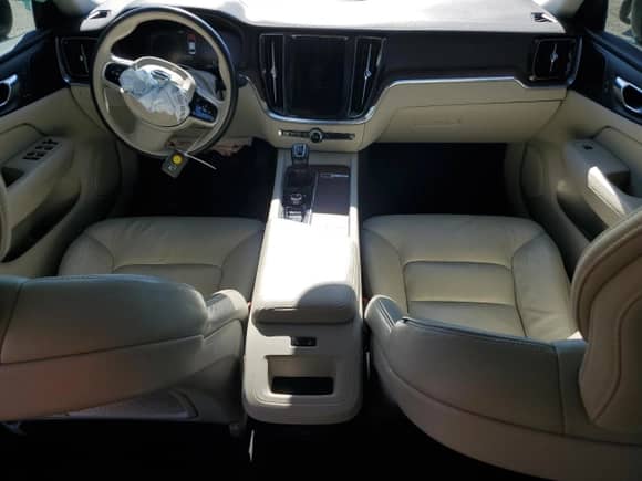 2021 Volvo S60 Momentum z VIN 7JR102TZ3MG107892, wystawiony jako Copart lot #80767914 z przebiegiem 113 297 mil mil oraz Szkoda całkowita • Salvage title. Historia ofert i sprzedaży dostępna na DreamBid. Obrazek 8.