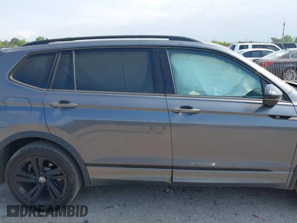 2024 Volkswagen Tiguan SE R-Line Black с VIN 3VVCB7AX3RM072205, выставлен на аукционе IAAI как лот 42040966 с пробегом 13 773 миль миль и . История ставок и продаж доступна на DreamBid. Изображение 13.