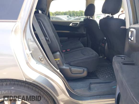 2015 Nissan Pathfinder Platinum with VIN 5N1AR2MM2FC608267, listed as a IAAI auction lot 42799535 with 193,438 mi miles and . Bid and sale history available at DreamBid. Image 8.