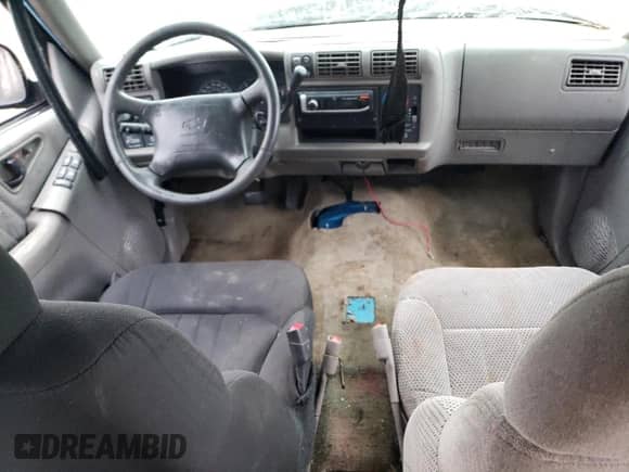 1995 Chevrolet Blazer z VIN 1GNDT13W4S2154787, wystawiony jako Copart lot #85719274 z przebiegiem 167 242 mil mil oraz Nie do naprawy • Non repairable. Historia ofert i sprzedaży dostępna na DreamBid. Obrazek 8.