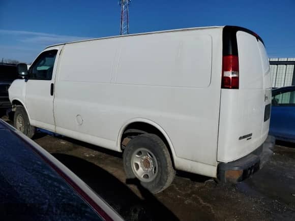 2016 Chevrolet Express Cargo z VIN 1GCZGGFG2G1121701, wystawiony jako Copart lot #88962825 z przebiegiem Nie podano mil oraz Szkoda całkowita • Salvage title. Historia ofert i sprzedaży dostępna na DreamBid. Obrazek 2.