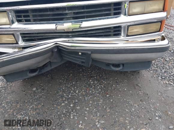 1998 Chevrolet Silverado 1500 z VIN 1GCEK19R3WE129448, wystawiony jako IAAI lot #42975561 z przebiegiem 592 686 mil mil oraz . Historia ofert i sprzedaży dostępna na DreamBid. Obrazek 13.