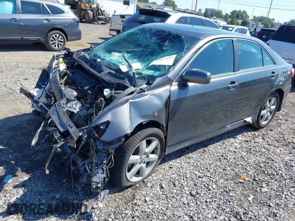 2008 Toyota Camry LE z VIN 4T1BE46K68U236680, wystawiony jako IAAI lot #42833495 z przebiegiem 86 072 mil mil oraz . Historia ofert i sprzedaży dostępna na DreamBid. Obrazek 2.