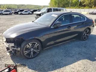 2021 BMW 3 Series 330e xDrive z VIN 3MW5P9J09M8C11548, wystawiony jako Copart lot #52704815 z przebiegiem 35 711 mil mil oraz Szkoda całkowita • Salvage title. Historia ofert i sprzedaży dostępna na DreamBid. Obrazek 1.