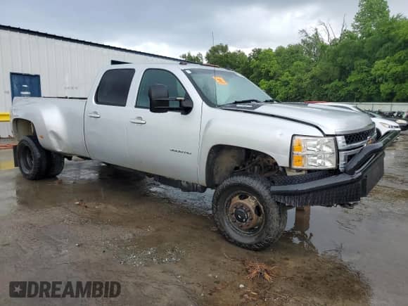 2013 Chevrolet Silverado 3500HD LTZ с VIN 1GC4K1C89DF120045, выставлен на аукционе Copart как лот 55034025 с пробегом 543 677 миль миль и Списание • Salvage title. История ставок и продаж доступна на DreamBid. Изображение 4.
