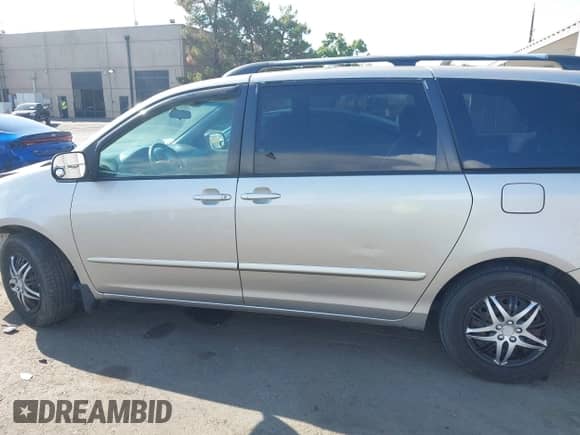 2009 Toyota Sienna CE с VIN 5TDZK23C39S243718, выставлен на аукционе IAAI как лот 43077428 с пробегом 156 695 миль миль и . История ставок и продаж доступна на DreamBid. Изображение 15.