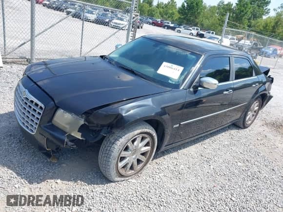 2010 Chrysler 300 Touring with VIN 2C3CA5CVXAH132229, listed as a IAAI auction lot 43006414 with 186,084 mi miles and . Bid and sale history available at DreamBid. Image 2.