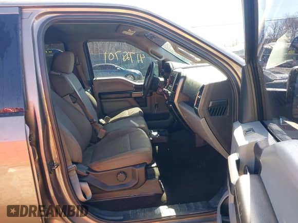 2018 Ford F-150 XL z VIN 1FTEW1EB3JFC30571, wystawiony jako IAAI lot #41728701 z przebiegiem 118 381 mil mil oraz . Historia ofert i sprzedaży dostępna na DreamBid. Obrazek 5.