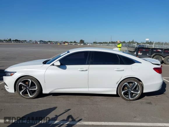 2019 Honda Accord Sport z VIN 1HGCV1F33KA147711, wystawiony jako IAAI lot #43205390 z przebiegiem 106 145 mil mil oraz . Historia ofert i sprzedaży dostępna na DreamBid. Obrazek 15.