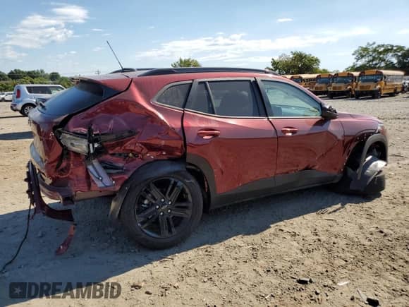 2024 Chevrolet Trax ACTIV with VIN KL77LKE21RC092935, listed as a Copart auction lot 70021075 with 3,726 mi miles and Salvage title. Bid and sale history available at DreamBid. Image 3.