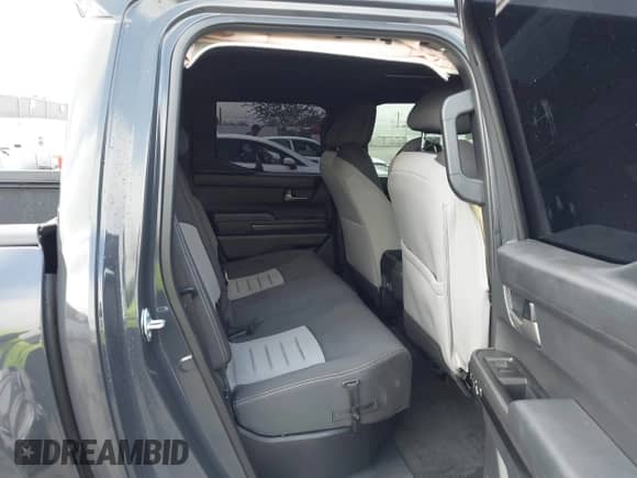 2024 Toyota Tacoma TRD Off Road с VIN 3TMLB5JN6RM051513, выставлен на аукционе IAAI как лот 43140179 с пробегом 13 703 миль миль и . История ставок и продаж доступна на DreamBid. Изображение 8.