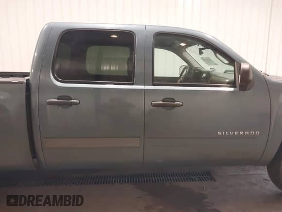 2011 Chevrolet Silverado 1500 LS z VIN 3GCPKREA7BG342977, wystawiony jako IAAI lot #42875452 z przebiegiem 203 897 mil mil oraz . Historia ofert i sprzedaży dostępna na DreamBid. Obrazek 13.
