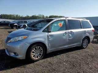2016 Toyota Sienna XLE with VIN 5TDYK3DC3GS765844, listed as a Copart auction lot 81422995 with 55,067 mi miles and Salvage title. Bid and sale history available at DreamBid. Image 1.