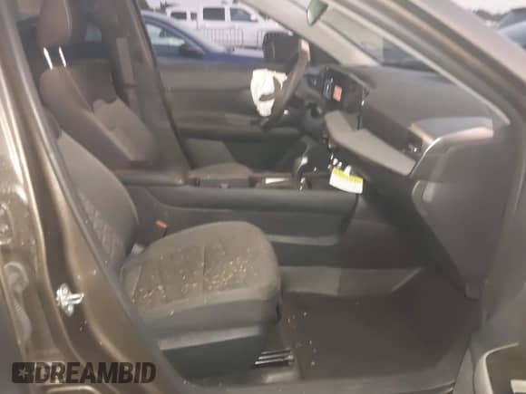 2025 Nissan Kicks SV с VIN 3N8AP6CA0SL386520, выставлен на аукционе IAAI как лот 43092053 с пробегом 17 721 миль миль и . История ставок и продаж доступна на DreamBid. Изображение 5.