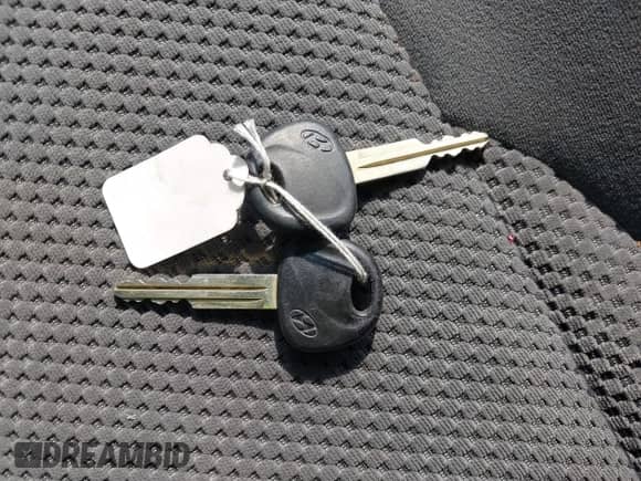 2007 Hyundai Tucson SE z VIN KM8JN72D87U574309, wystawiony jako IAAI lot #40311967 z przebiegiem 165 797 mil mil oraz . Historia ofert i sprzedaży dostępna na DreamBid. Obrazek 11.