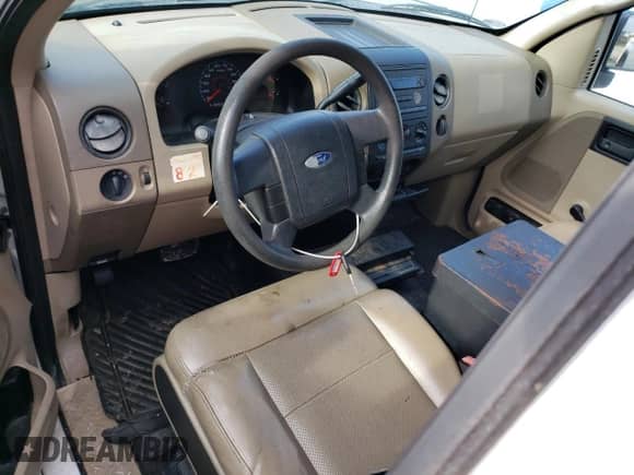 2008 Ford F-150 XL z VIN 1FTRF12238KB62764, wystawiony jako Copart lot #87165365 z przebiegiem 131 077 mil mil oraz Czysty tytuł • Clean title. Historia ofert i sprzedaży dostępna na DreamBid. Obrazek 8.