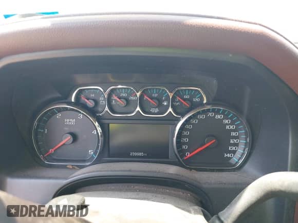 2015 Chevrolet Silverado 2500HD High Country z VIN 1GC1KXE8XFF592342, wystawiony jako IAAI lot #43199637 z przebiegiem 239 985 mil mil oraz . Historia ofert i sprzedaży dostępna na DreamBid. Obrazek 7.