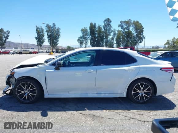 2021 Toyota Camry SE Nightshade z VIN 4T1G11AK8MU433769, wystawiony jako IAAI lot #43150076 z przebiegiem 92 123 mil mil oraz . Historia ofert i sprzedaży dostępna na DreamBid. Obrazek 15.