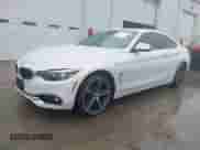 2019 BMW 4 Series 430i xDrive z VIN WBA4W5C51KAE51214, wystawiony jako IAAI lot #41225505 z przebiegiem 52 288 mil mil oraz . Historia ofert i sprzedaży dostępna na DreamBid. Obrazek 2.