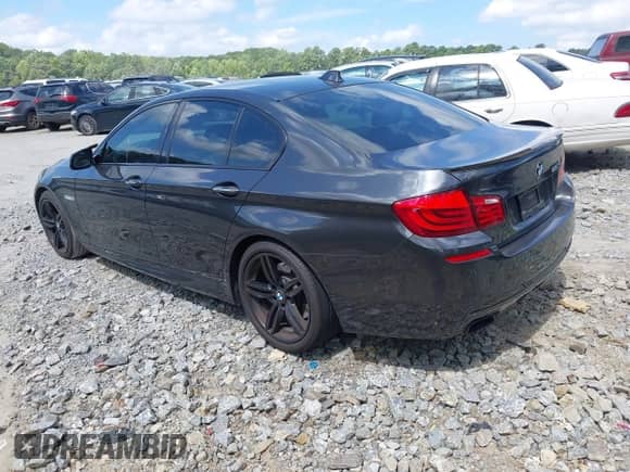 2013 BMW 5 Series 550i z VIN WBAFR9C59DDX79471, wystawiony jako IAAI lot #42832922 z przebiegiem 111 291 mil mil oraz . Historia ofert i sprzedaży dostępna na DreamBid. Obrazek 3.