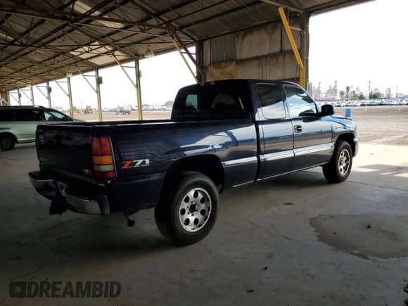 2006 GMC Sierra 1500 SLE1 z VIN 2GTEK19B661263116, wystawiony jako Copart lot #70744435 z przebiegiem 146 843 mil mil oraz Szkoda całkowita • Salvage title. Historia ofert i sprzedaży dostępna na DreamBid. Obrazek 3.