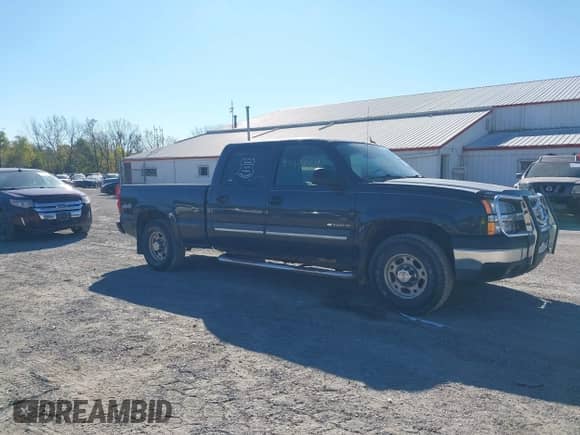 2005 Chevrolet Silverado 1500HD LS с VIN 1GCGK13U75F943195, выставлен на аукционе IAAI как лот 43498069 с пробегом 180 678 миль миль и . История ставок и продаж доступна на DreamBid. Изображение 1.